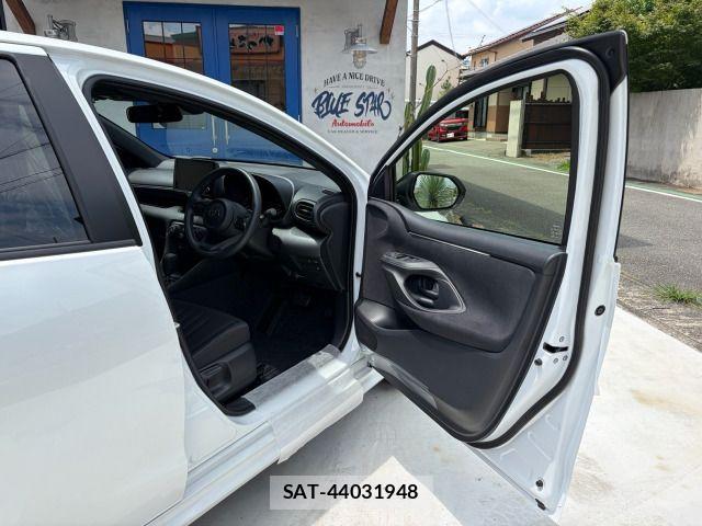 Toyota YARIS 2026-07 8232551-16