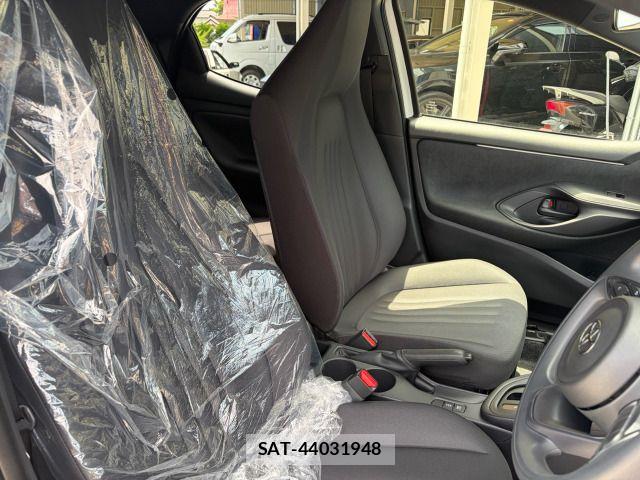 Toyota YARIS 2026-07 8232551-18