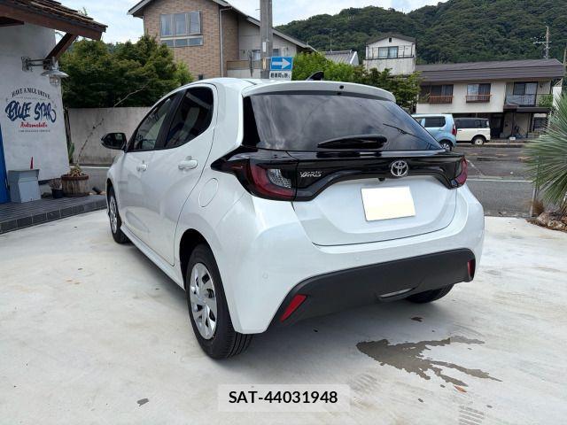 Toyota YARIS 2026-07 8232551-4