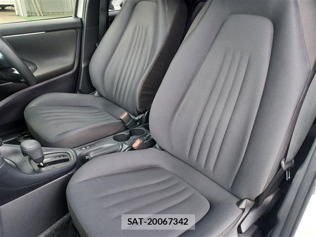 Toyota YARIS 2021-07 8247275-11