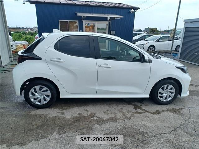 Toyota YARIS 2021-07 8247275-3