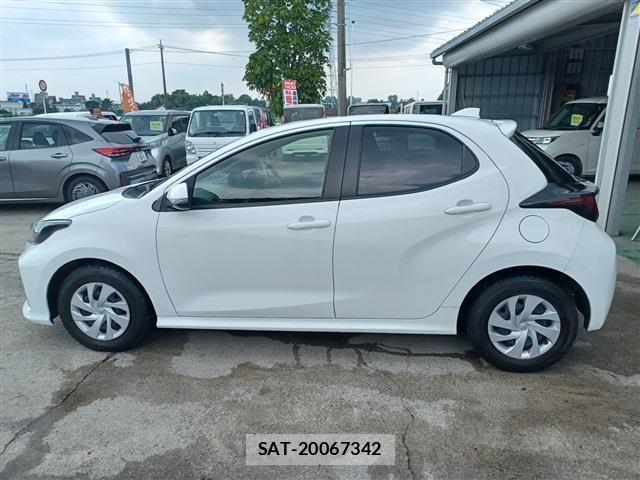 Toyota YARIS 2021-07 8247275-4