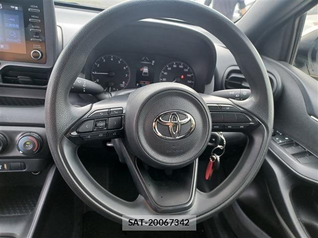 Toyota YARIS 2021-07 8247275-5