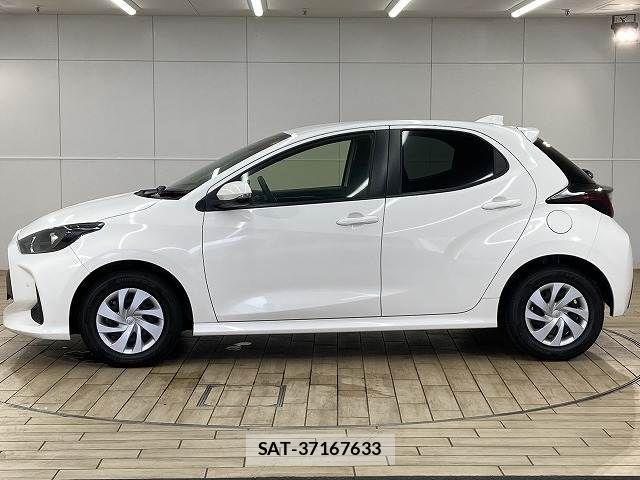 Toyota YARIS 2021-07 8247271-16