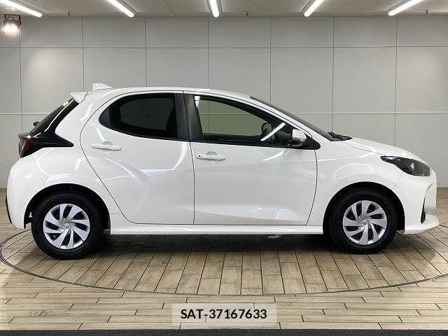 Toyota YARIS 2021-07 8247271-17