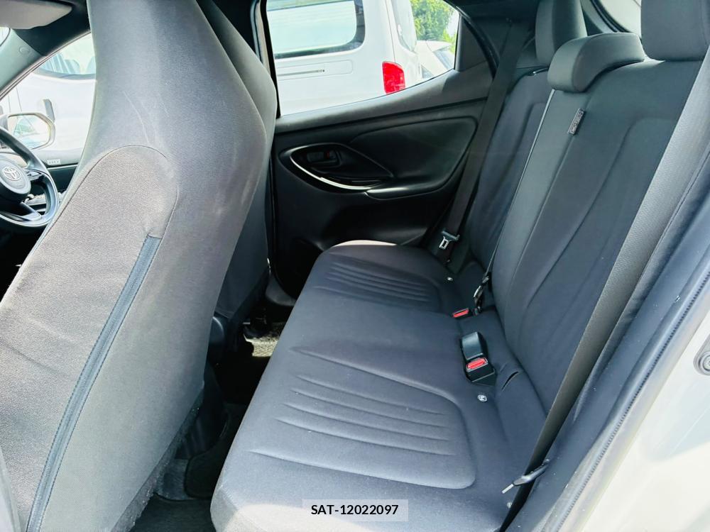 Toyota YARIS 2022-07 8111253-9