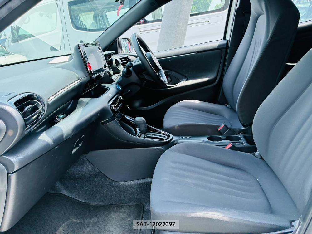 Toyota YARIS 2022-07 8111253-10