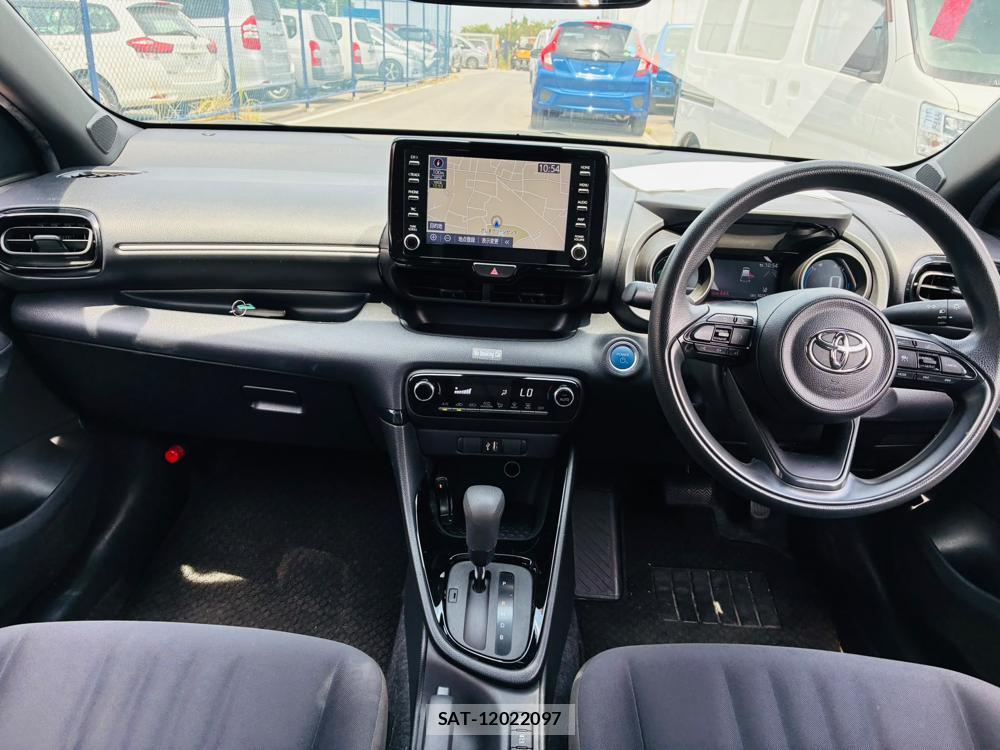 Toyota YARIS 2022-07 8111253-12