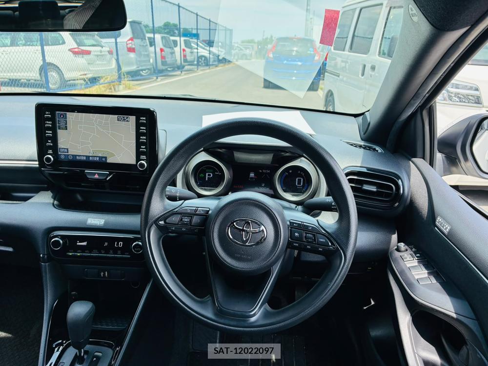 Toyota YARIS 2022-07 8111253-13