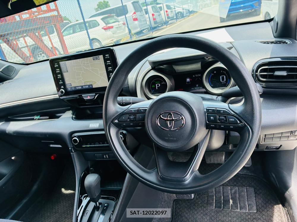 Toyota YARIS 2022-07 8111253-14