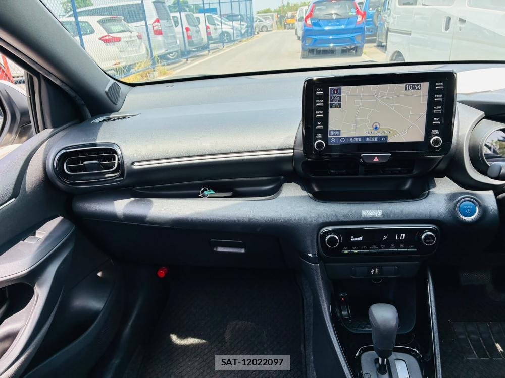 Toyota YARIS 2022-07 8111253-16