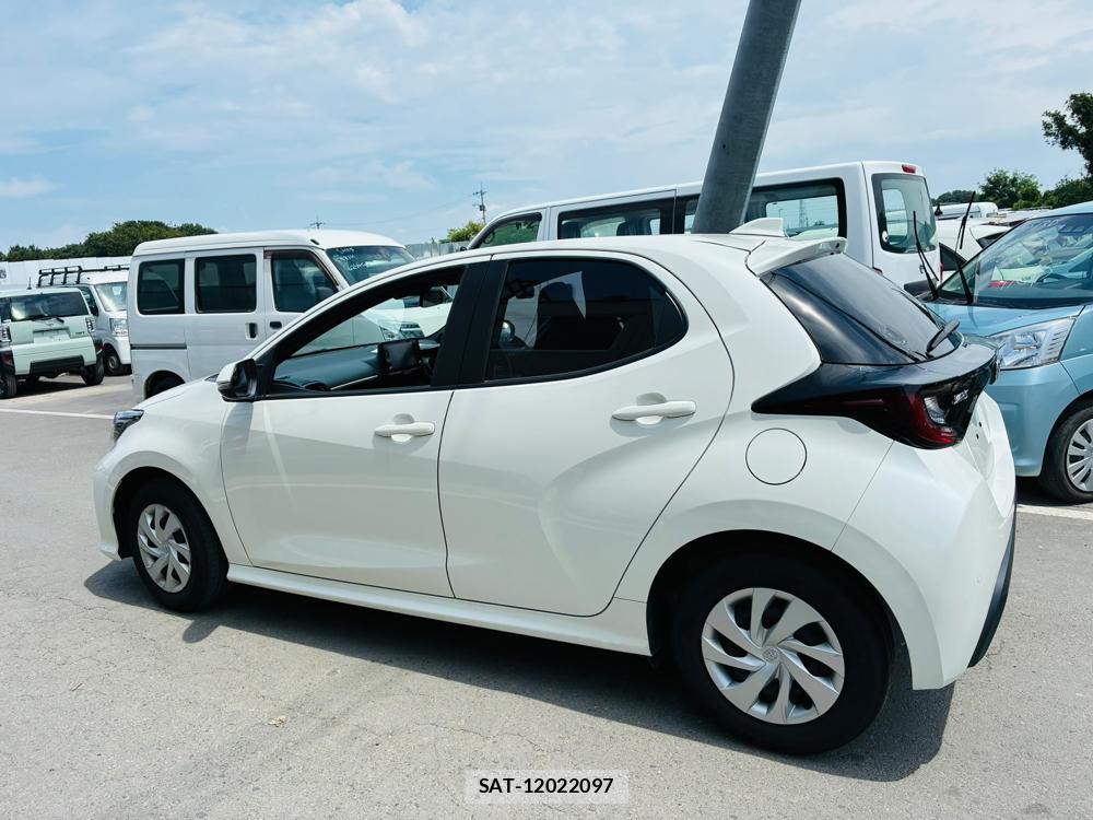 Toyota YARIS 2022-07 8111253-1