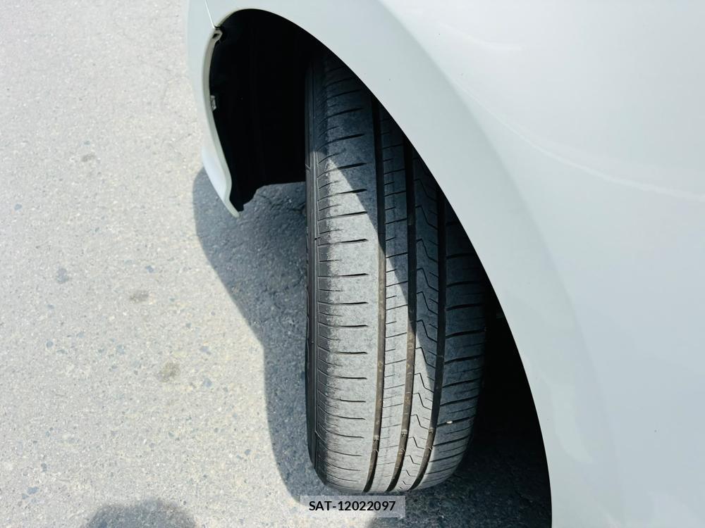 Toyota YARIS 2022-07 8111253-30