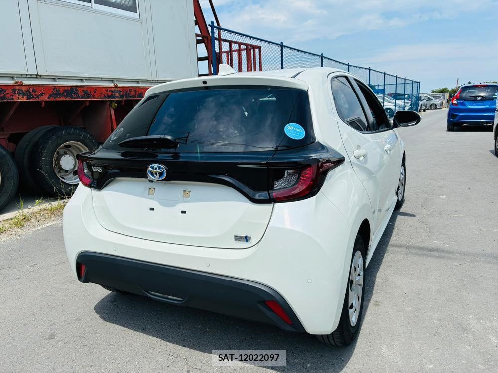 Toyota YARIS 2022-07 8111253-4