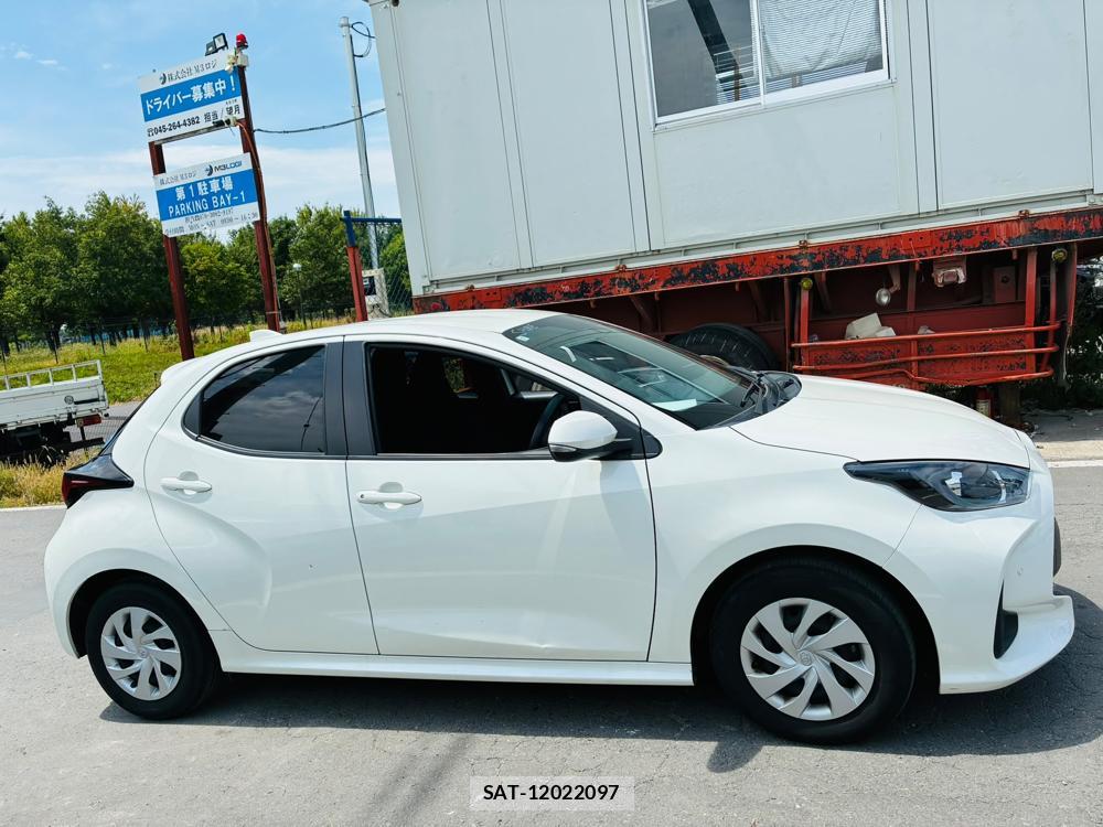 Toyota YARIS 2022-07 8111253-5