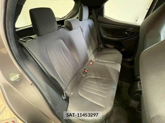 Toyota YARIS 2020-04 8247276-9