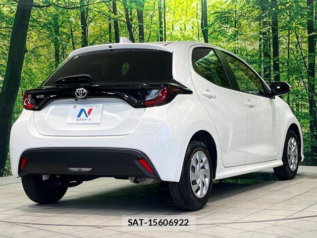 Toyota YARIS 2021-06 8247272-16