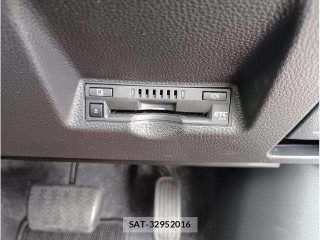 Toyota YARIS 2021-06 8318313-11
