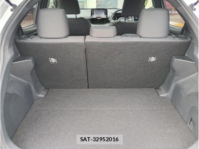 Toyota YARIS 2021-06 8318313-16