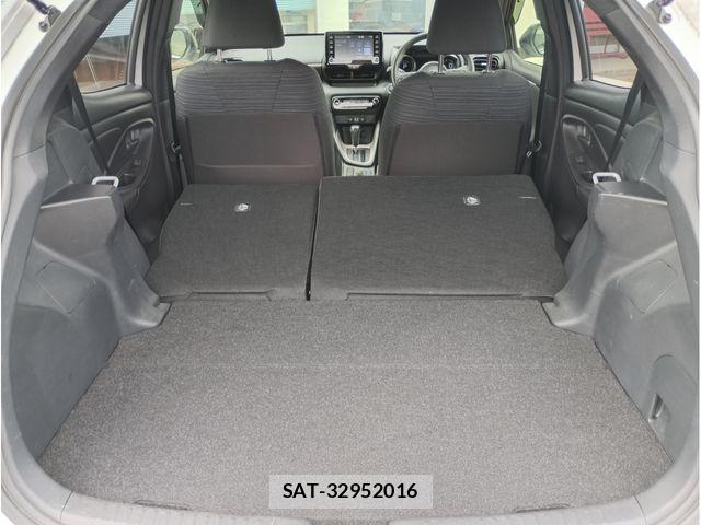 Toyota YARIS 2021-06 8318313-17