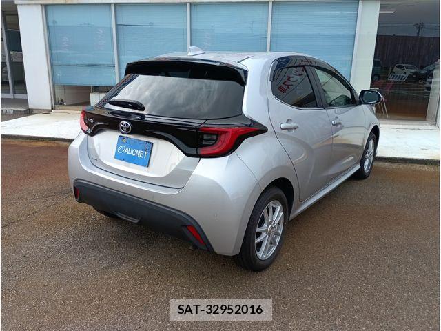 Toyota YARIS 2021-06 8318313-2