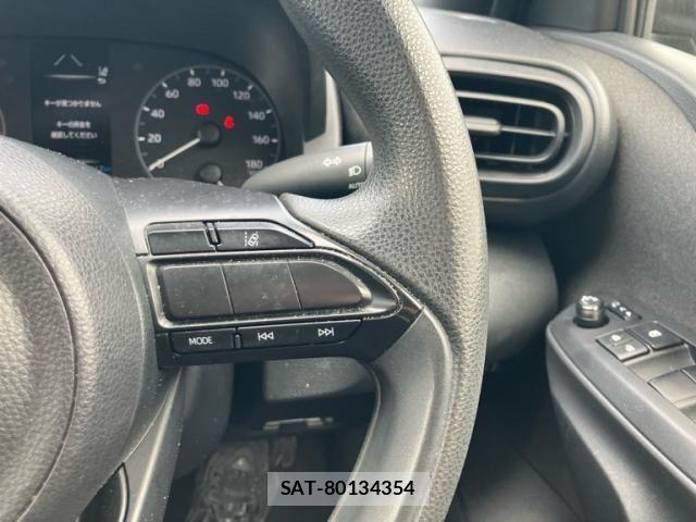 Toyota YARIS 2020-03 8318320-21