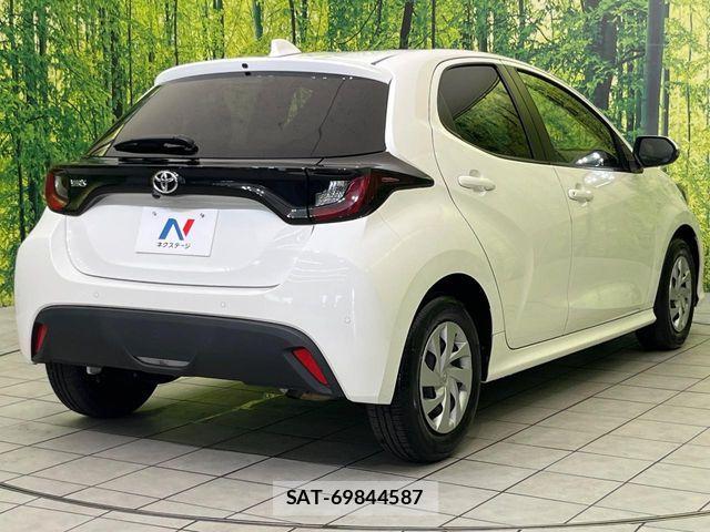 Toyota YARIS 2021-07 8318317-16