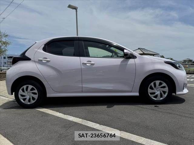 Toyota YARIS 2020-06 8318318-11
