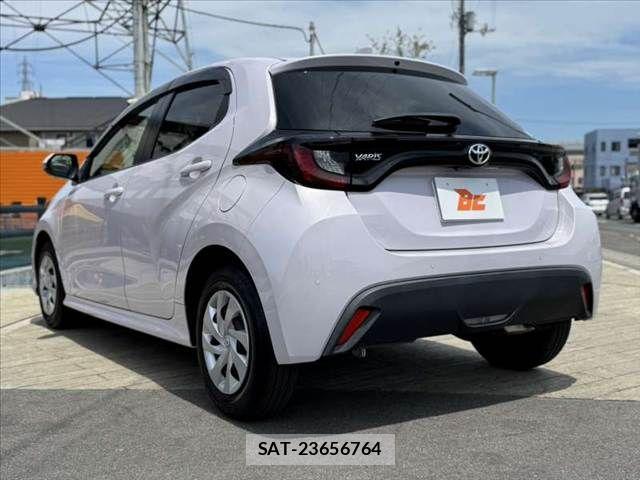 Toyota YARIS 2020-06 8318318-12