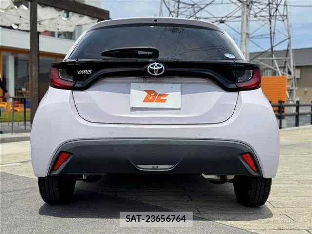 Toyota YARIS 2020-06 8318318-13