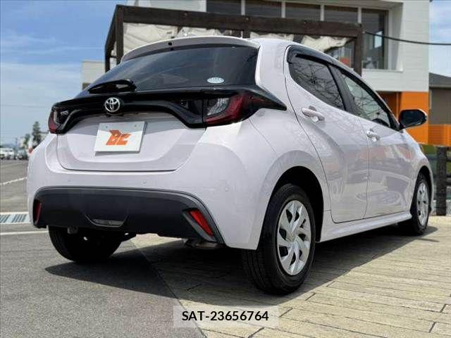 Toyota YARIS 2020-06 8318318-14