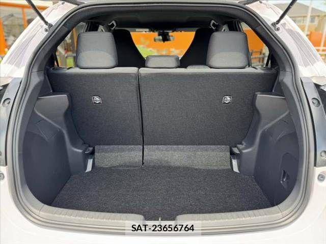 Toyota YARIS 2020-06 8318318-19