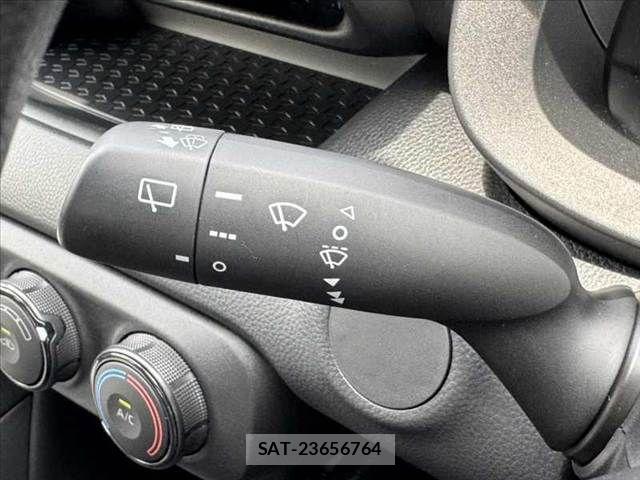 Toyota YARIS 2020-06 8318318-22