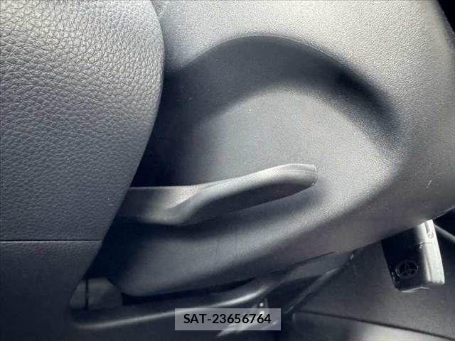Toyota YARIS 2020-06 8318318-27