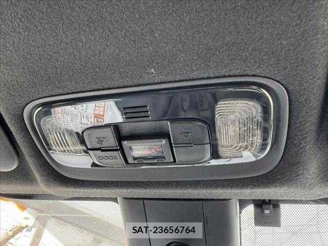 Toyota YARIS 2020-06 8318318-28