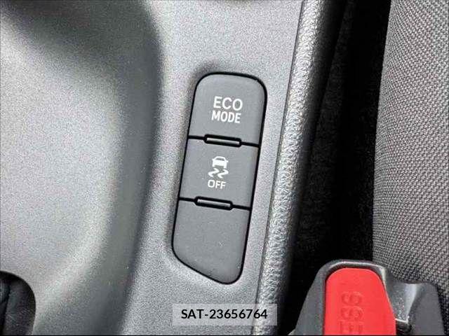 Toyota YARIS 2020-06 8318318-6