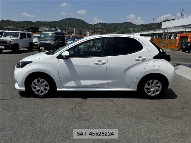 Toyota YARIS 2021-07 8338658-11