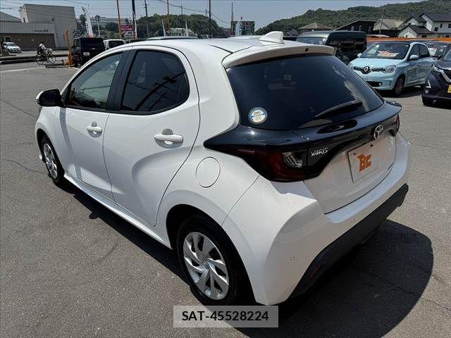 Toyota YARIS 2021-07 8338658-12