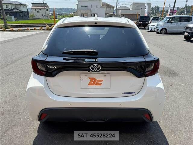 Toyota YARIS 2021-07 8338658-13