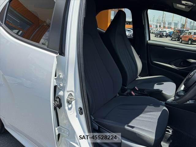 Toyota YARIS 2021-07 8338658-15
