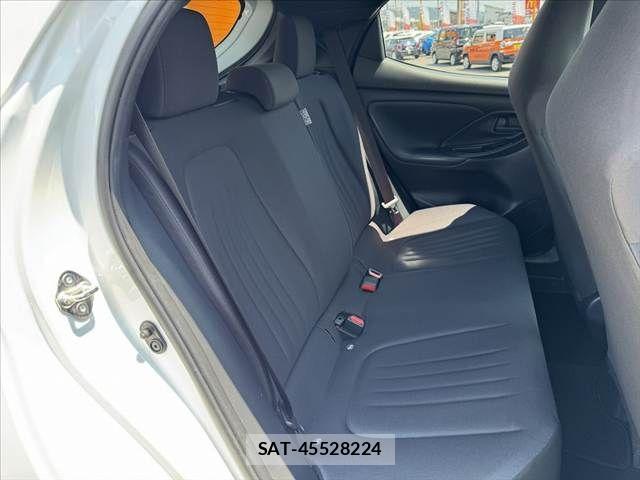 Toyota YARIS 2021-07 8338658-16