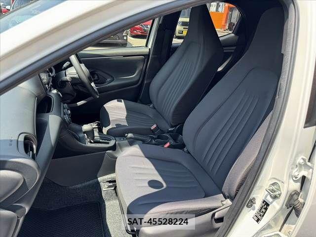 Toyota YARIS 2021-07 8338658-17