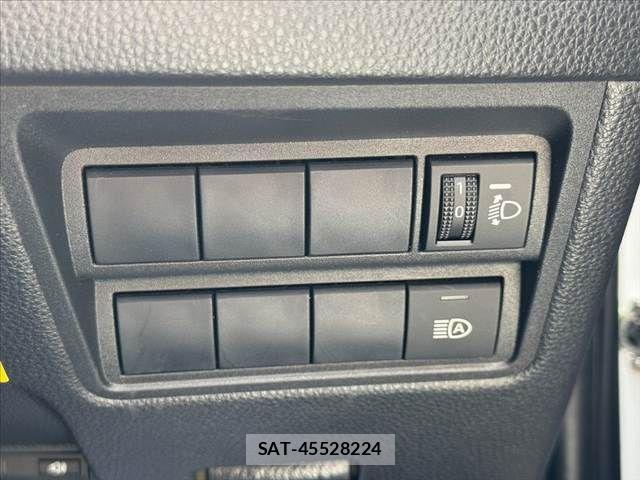 Toyota YARIS 2021-07 8338658-28