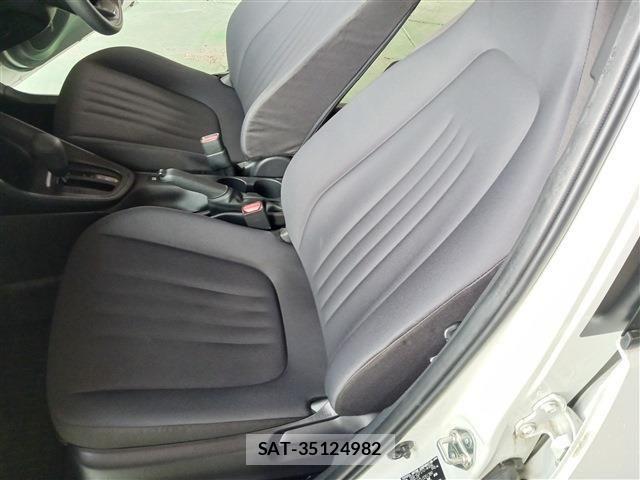 Toyota YARIS 2021-07 8338659-15