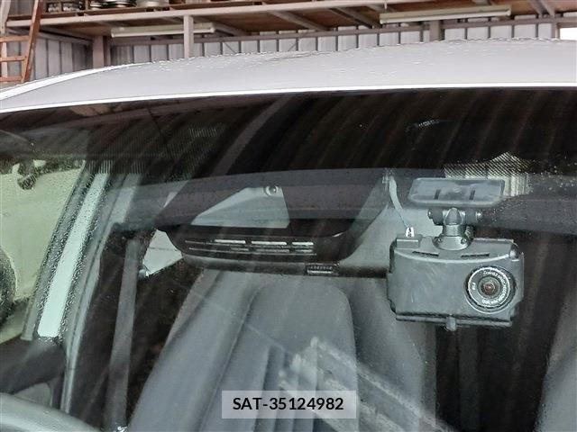 Toyota YARIS 2021-07 8338659-19