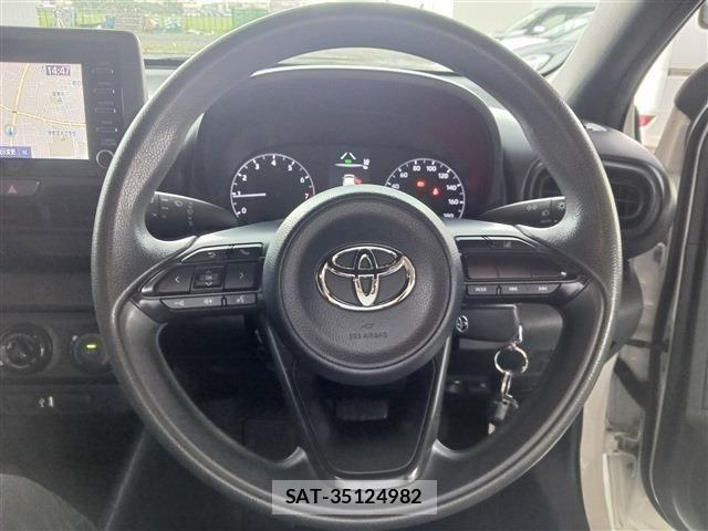 Toyota YARIS 2021-07 8338659-4