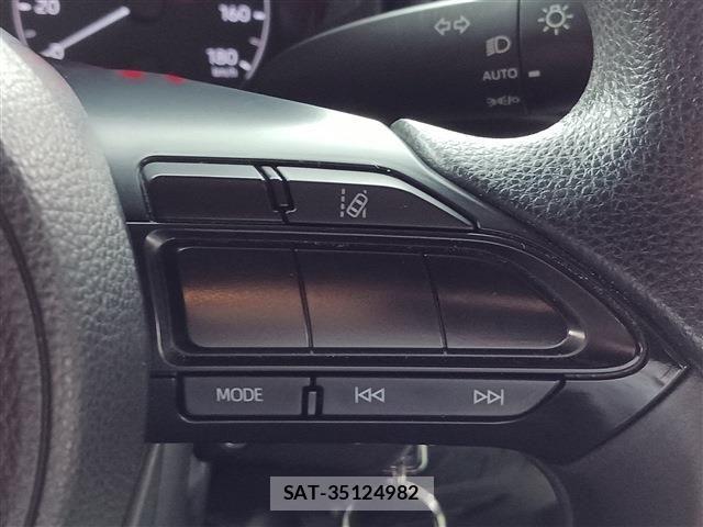 Toyota YARIS 2021-07 8338659-5