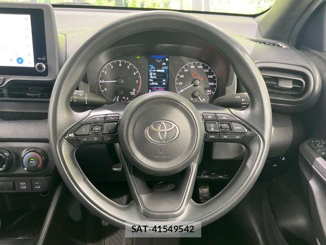 Toyota YARIS 2024-06 8338655-11