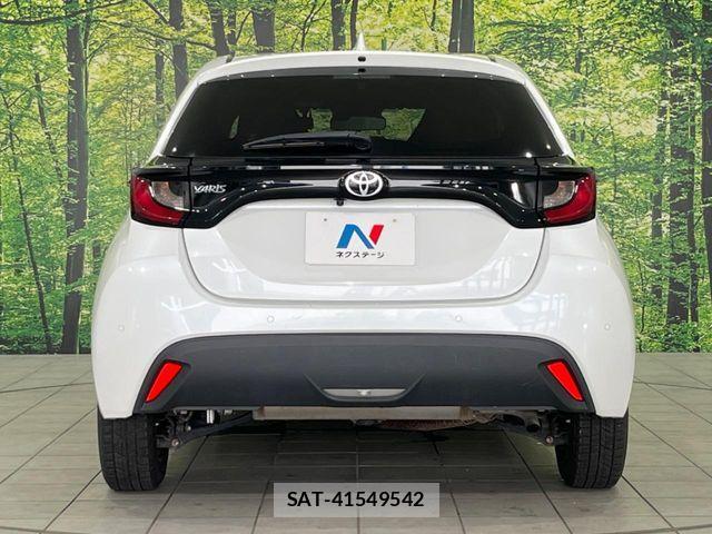 Toyota YARIS 2024-06 8338655-15