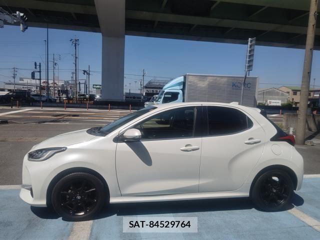 Toyota YARIS 2021-08 8338652-11